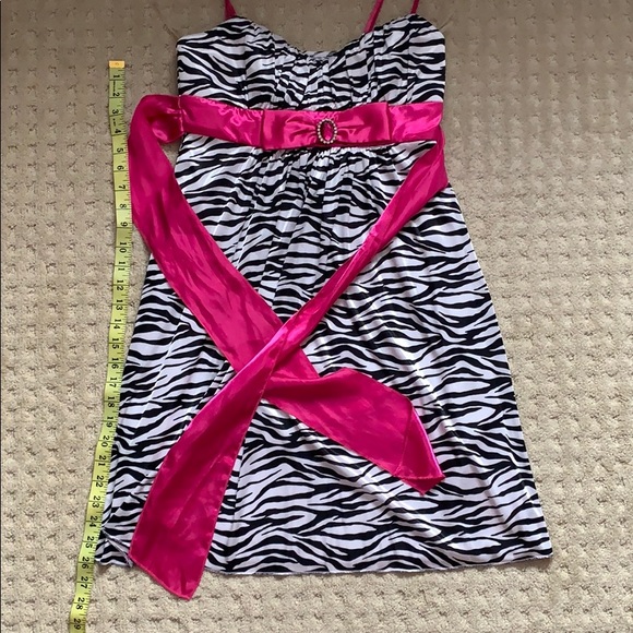 Animal print evening dress with pink trim - Picture 4 of 5